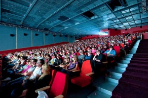 Киоск против афиши. 11 функций сенсорного киоска в кинотеатре